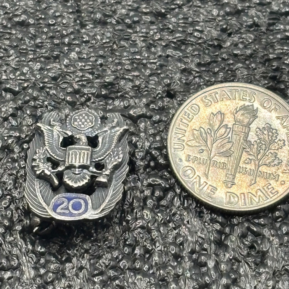 Vintage US Army 20 Year Service Pin Silver HLP Eagle Blue Enamel Lapel